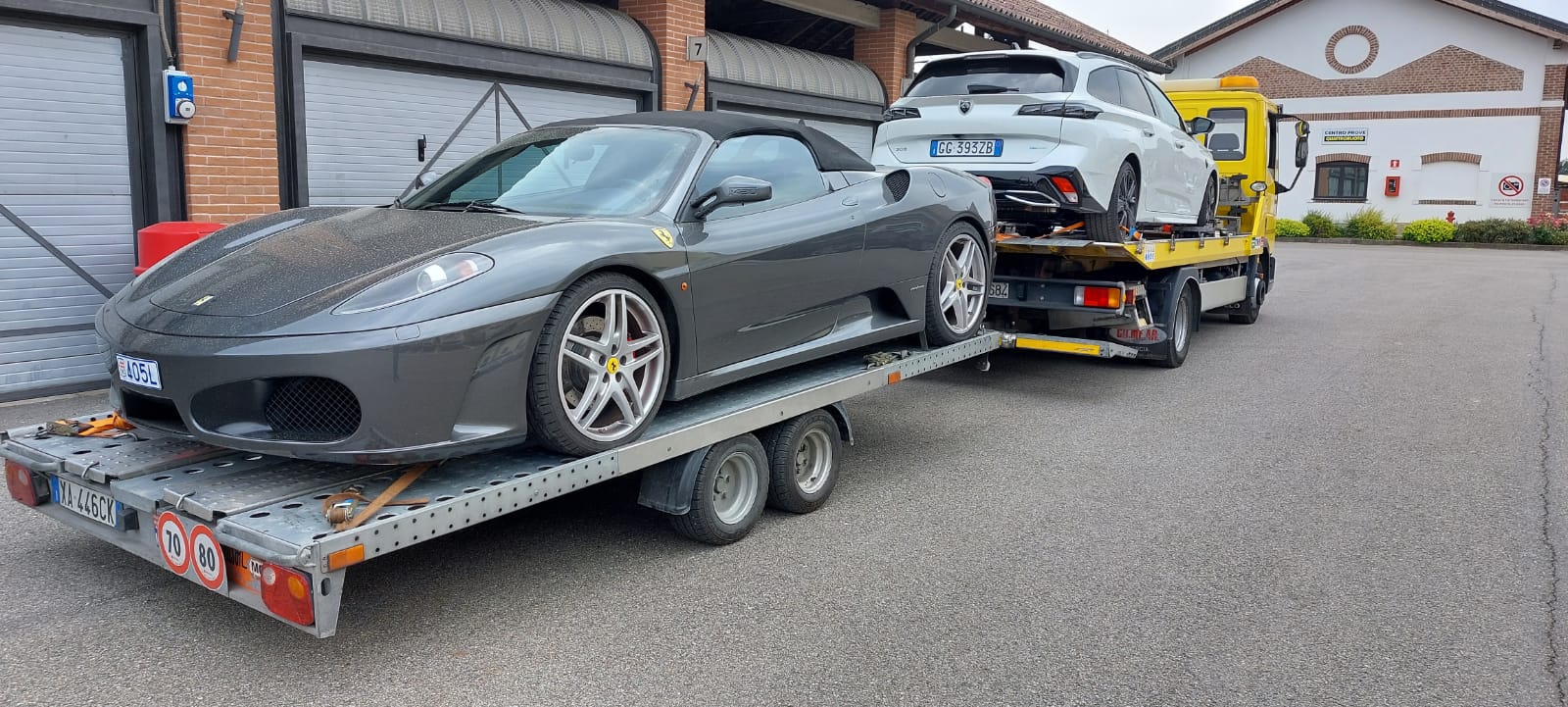 remorque voiture basse plus camion lourd