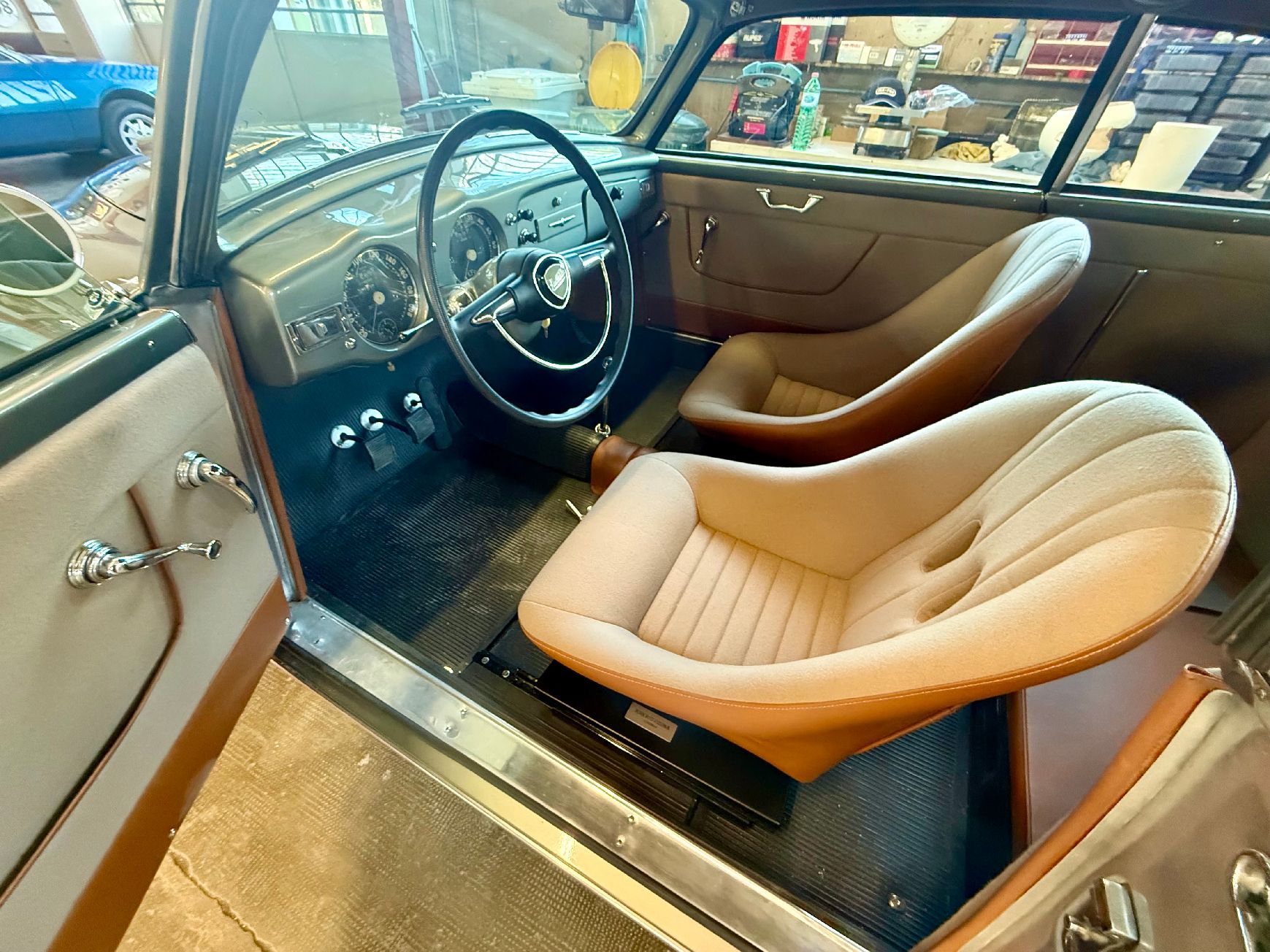 Intérieur avec sièges anatomiques Fusina