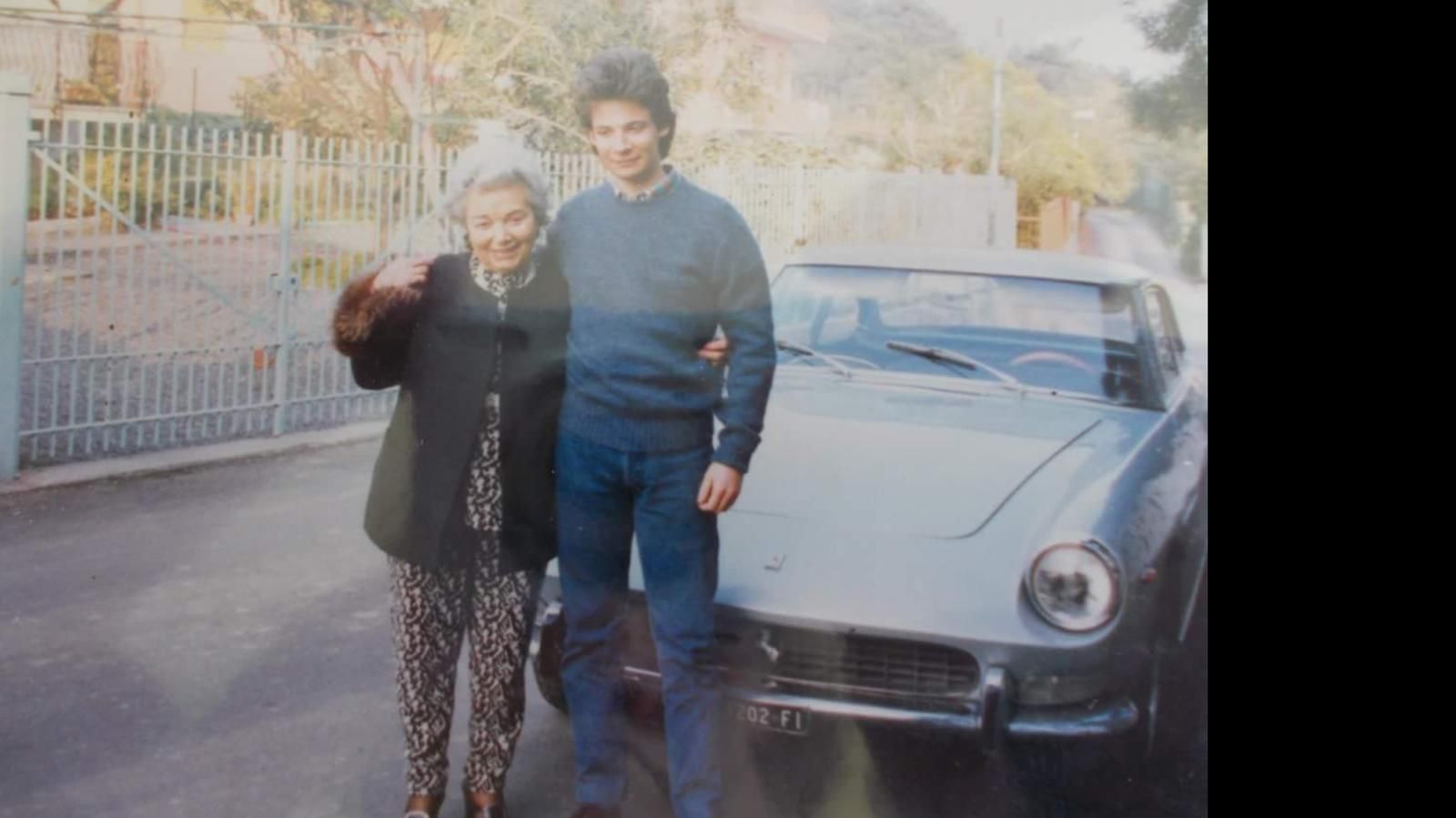 1984 FERRARI 330 gt avec ma grand merè